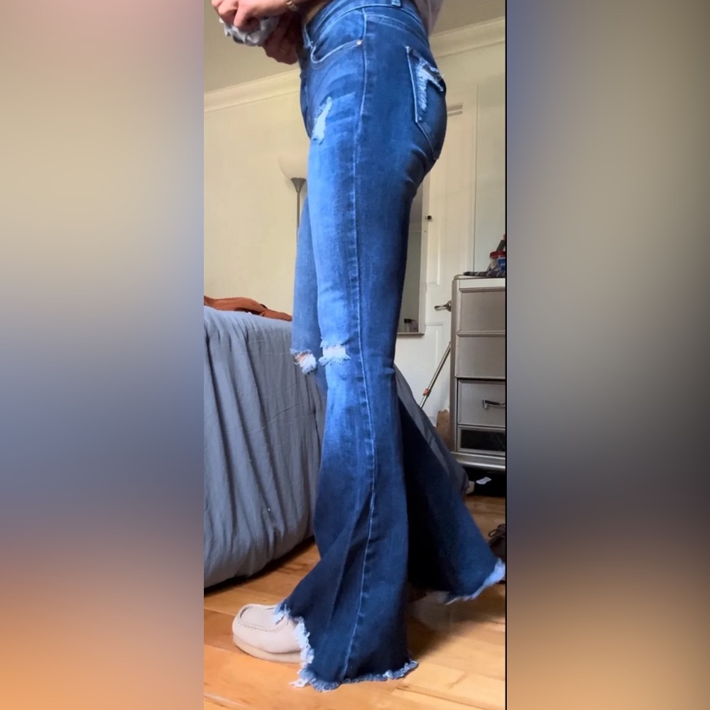 Petra 153 distressed flare Jean